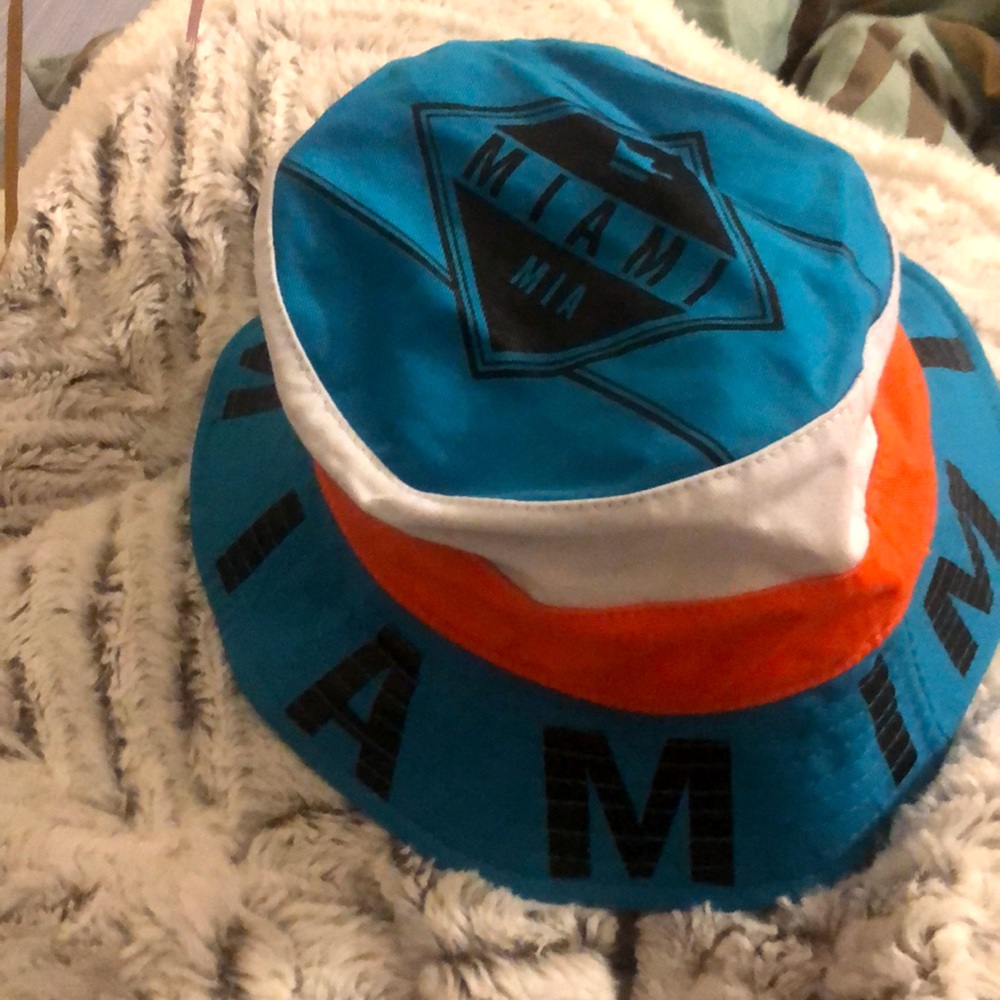 Bucket hat